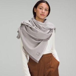 NWT‎ Lululemon Woven Wool Scarf